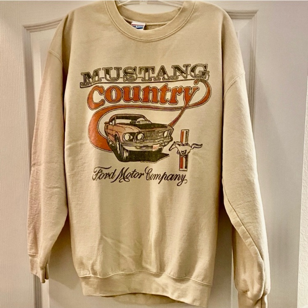 Junk Food sweatshirt size large Beige with Mustang car graphic